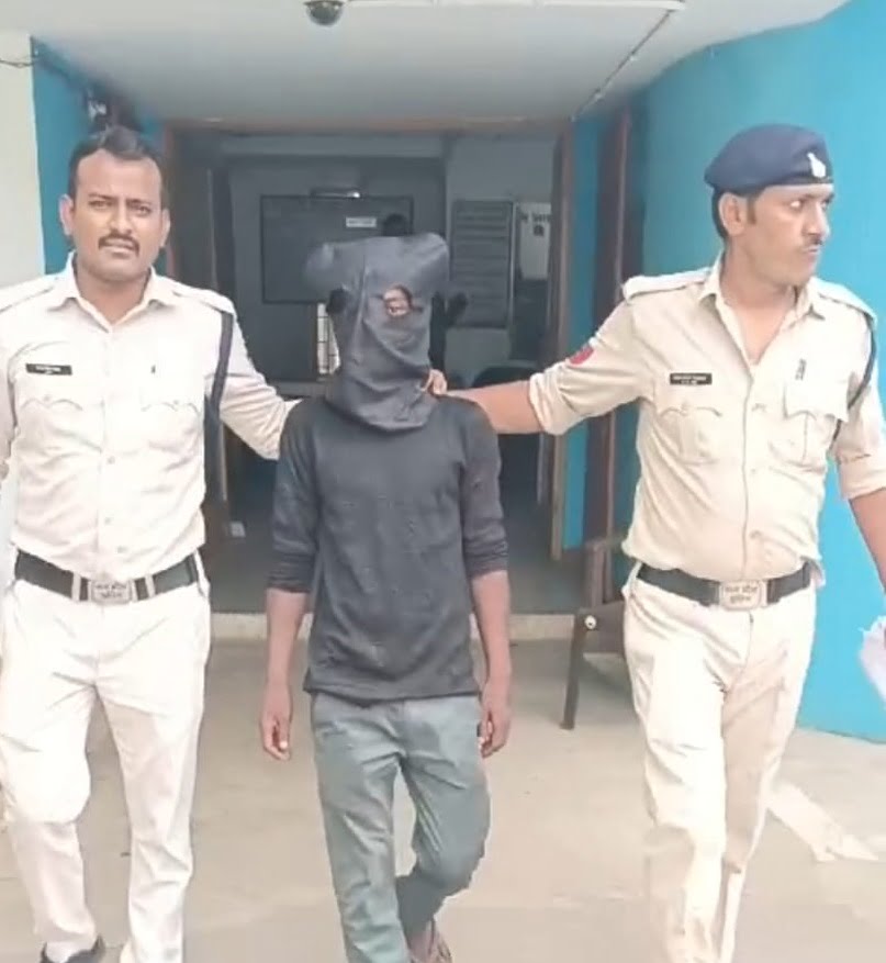 ऑटो चालक से लूटपाट करने वाला फरार एक आरोपी गिरफ्तार