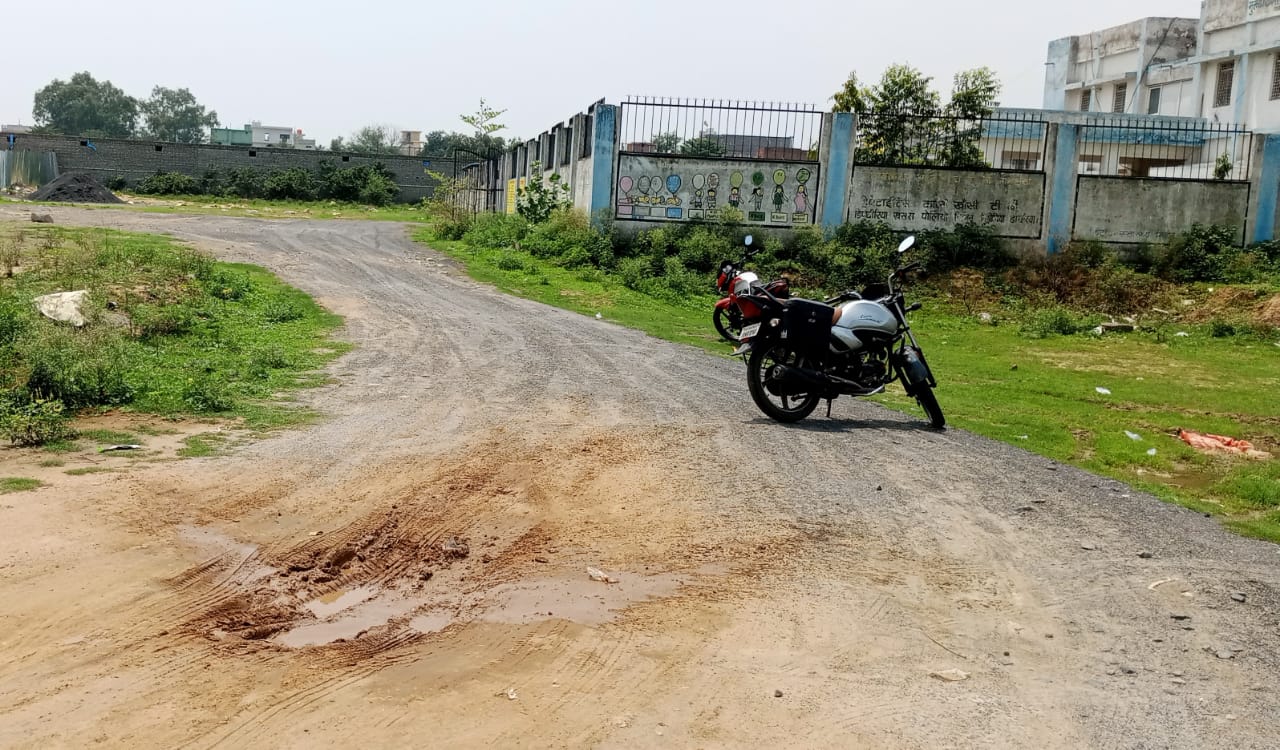 पॉच साल में भी नही बन पाई सीएमएचओ दफ्तर मार्ग की सड़क