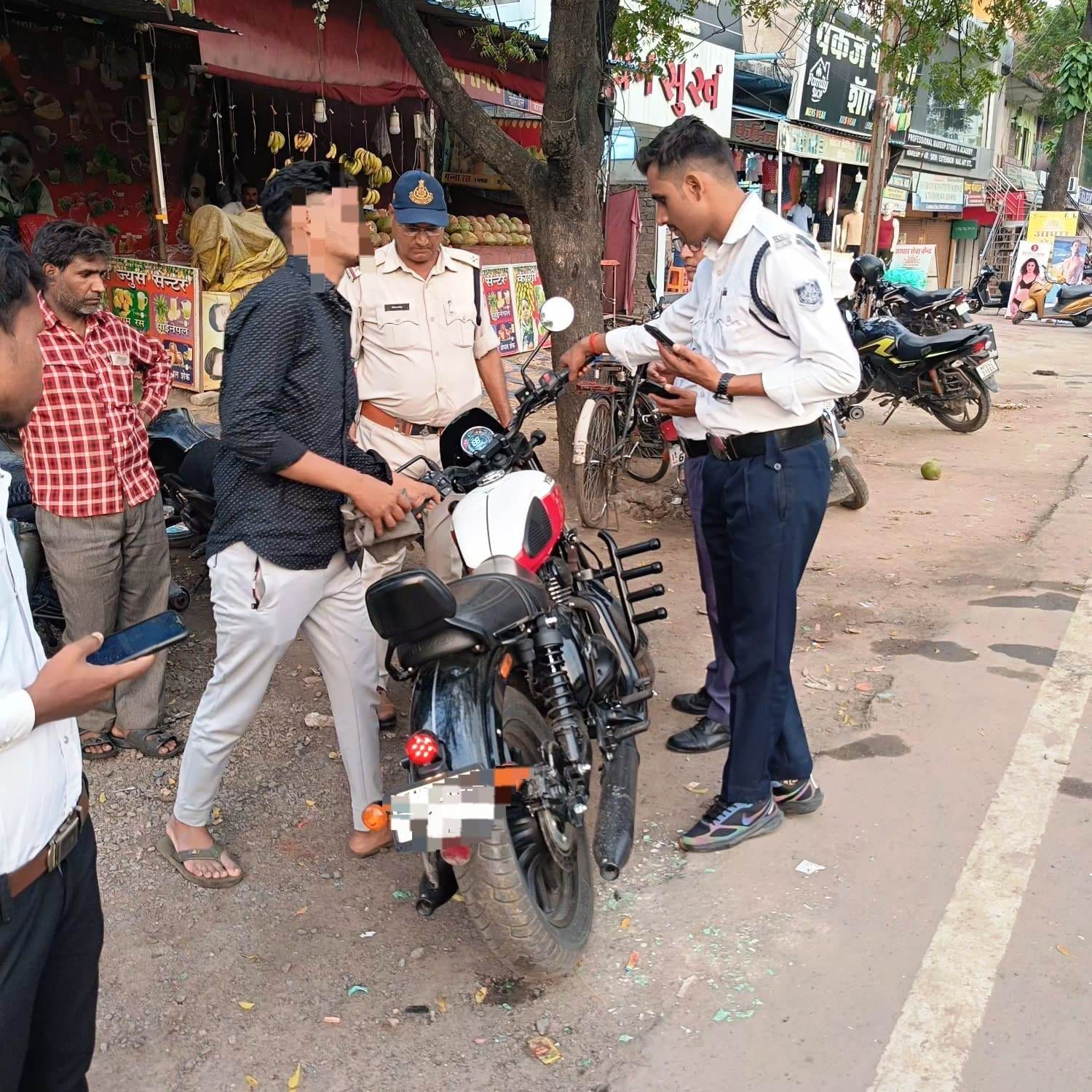 एक दर्जन से अधिक बुलेट बाइक के विरूद्ध हुई कार्रवाई