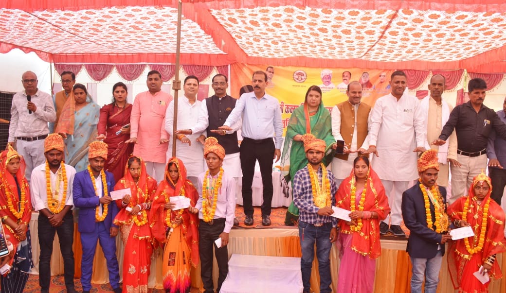 मुख्यमंत्री कन्या विवाह अंतर्गत 27 जोड़े विवाह बंधन में बधे विधायक, महापौर, कलेक्टर ने दिया वर वधू को दम्पत्य जीवन में खुशहाली का आशिर्वाद