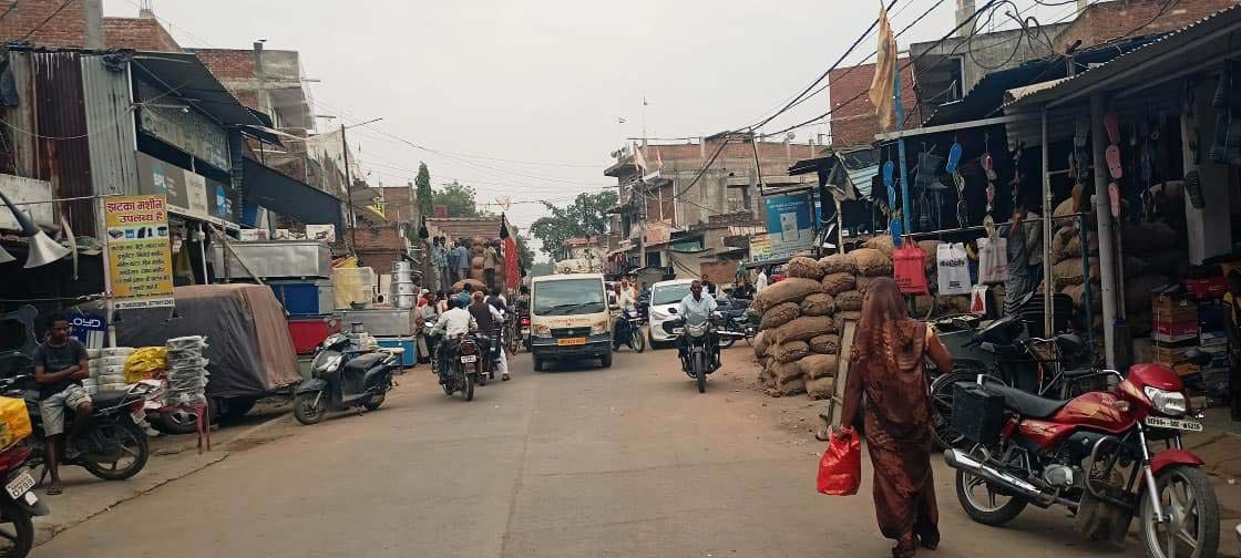 सरई में जाम के झाम से परेशान हैं वाहन चालक एवं व्यवसायी बाजार में प्रवेश करने से कतराते हैं बड़े वाहन चालक