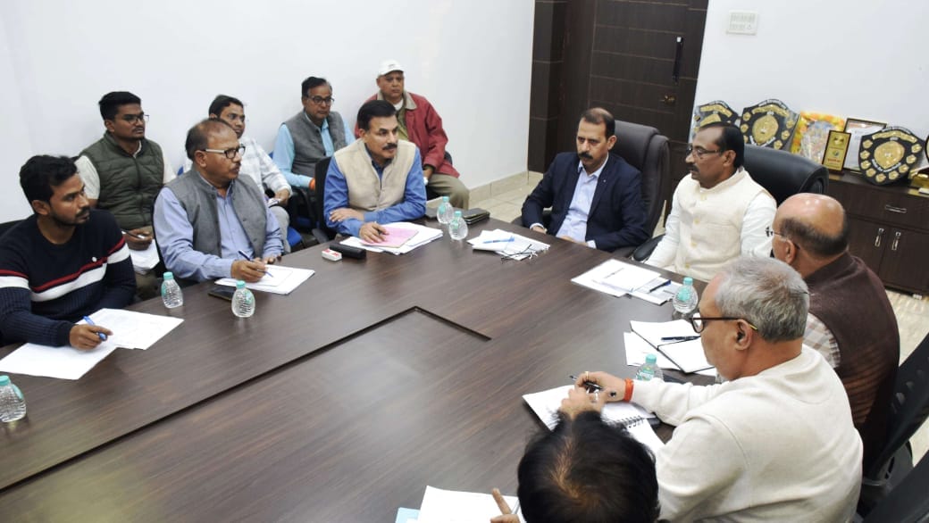 शहर में अवैध कॉलोनियों के निर्माण करने वाले कॉलोनाइजरों पर होगी कार्रवाई विधायक व कलेक्टर की उपस्थिति में निगम सभागार में आयोजित हुई बैठक, शहर को साफ व स्वच्छ रखने पर जोर