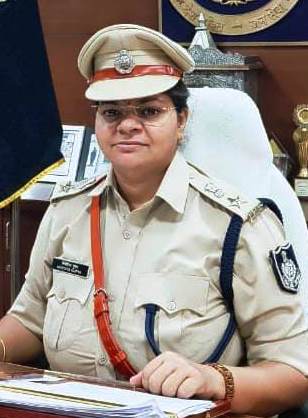 पुलिस क प्तान ने अवैध कारोबारियों पर कसा शिकंजा, मचा हड़कंप दो महीने के दौरान 172 शराबकारियों के कब्जे से सवा चार लाख कीमत के शराब जप्त, ताबड़तोड़ कार्रवाईयों से कई पुलिस सेवकों के फू लने लगी हैं सांसे