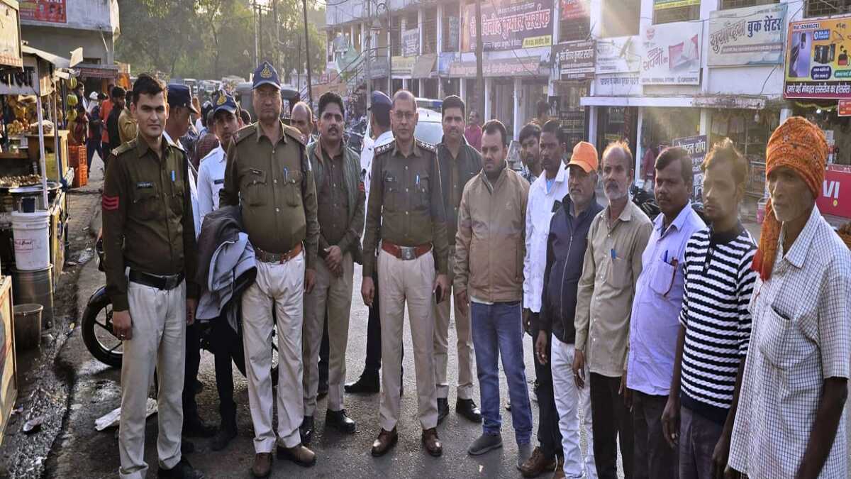 शहर के यातायात व्यवस्था बनाने अतिक्रमणकारियों पर हुई कार्रवाई